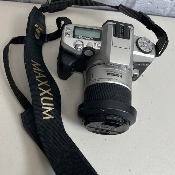 Vintage Minolta Maxxum 5 SLR 35mm Film Camera AF 28-80 Zoom Lens - Picture 11 of 13